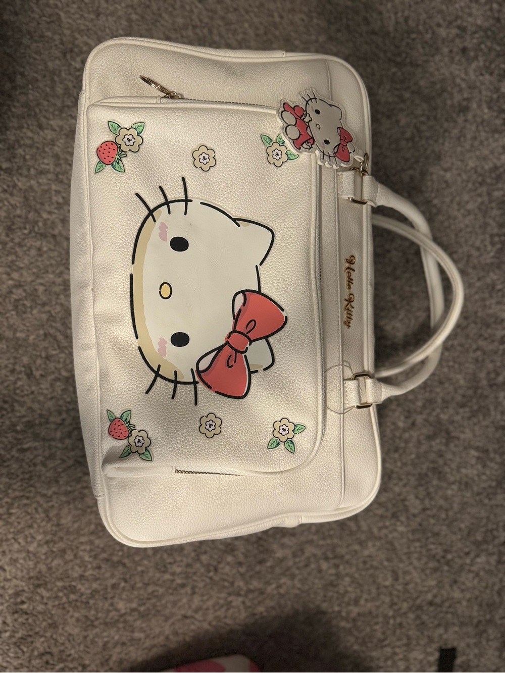 Hello Kitty Weekender - Picture 2 of 6